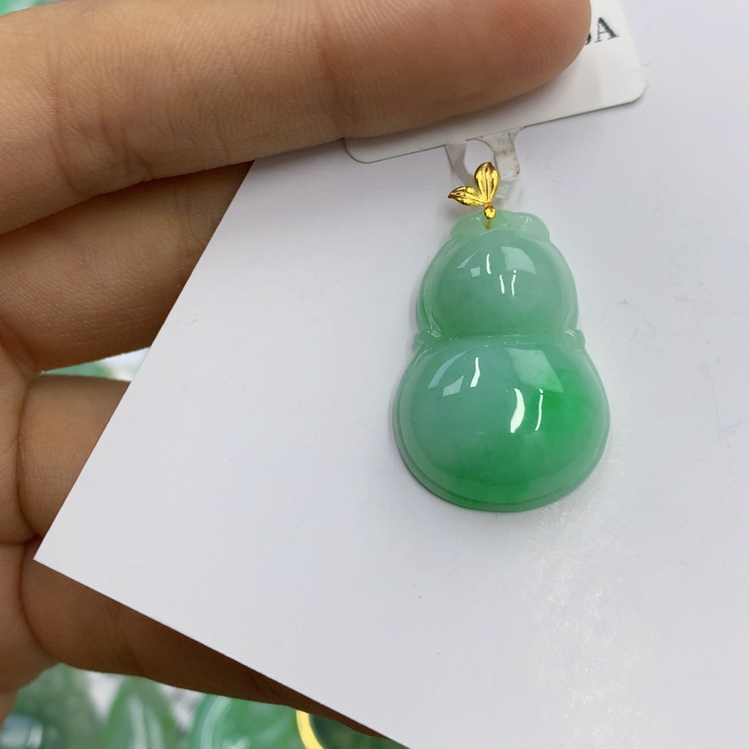 翡翠18K金镶嵌颈饰翡翠