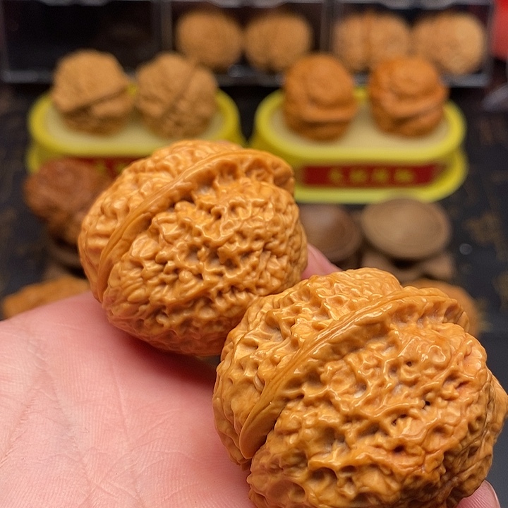 桃核把件云铁虎头