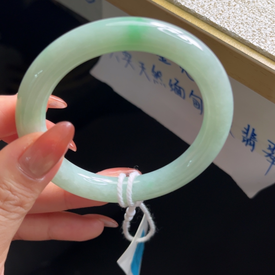 翡翠未镶嵌手镯手镯