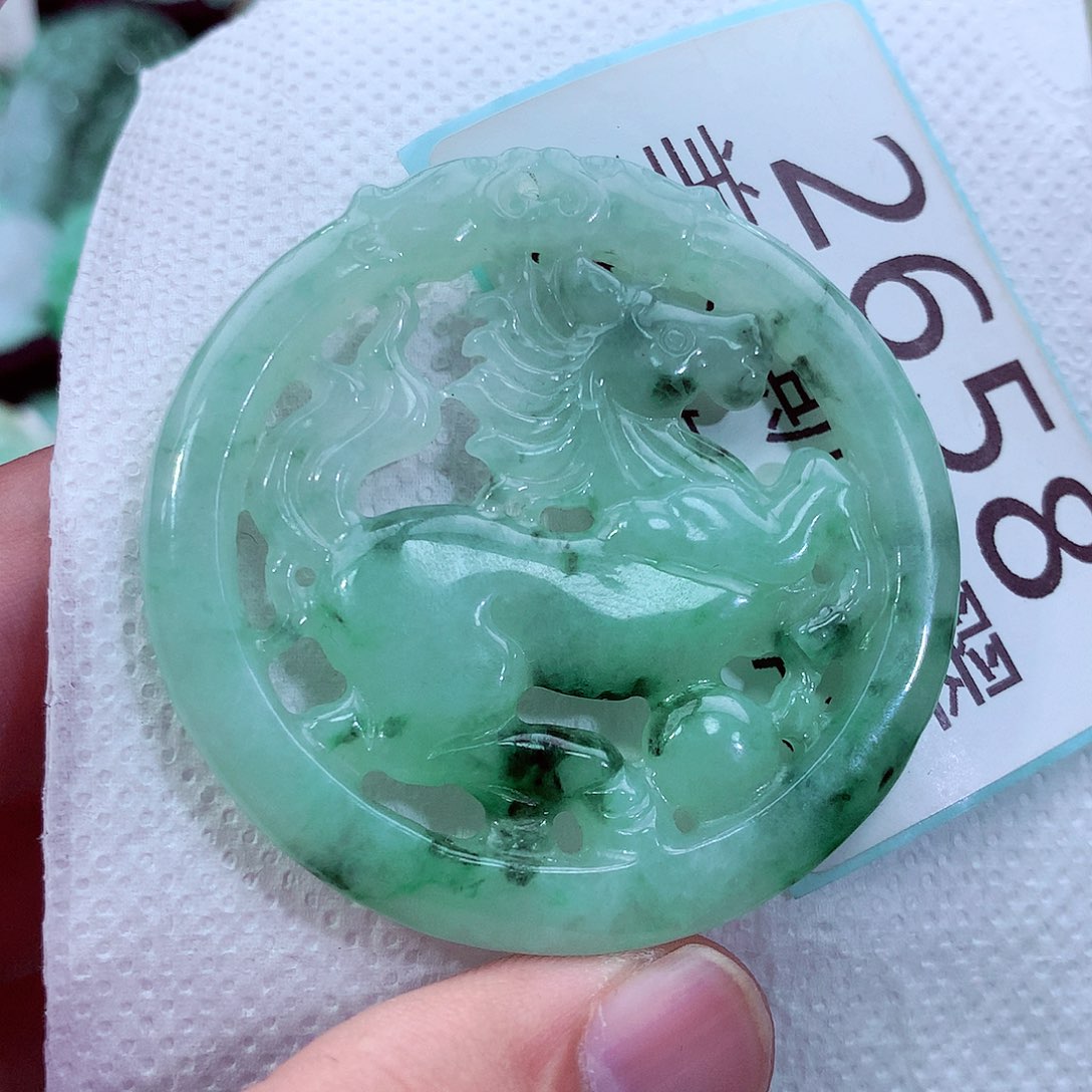 吊坠(不含链)未镶嵌翡翠