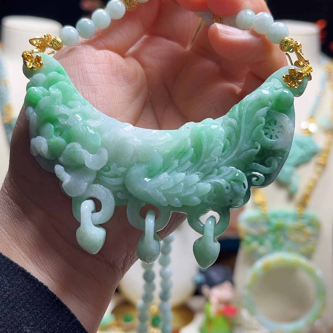 翡翠颈饰未镶嵌天然翡翠