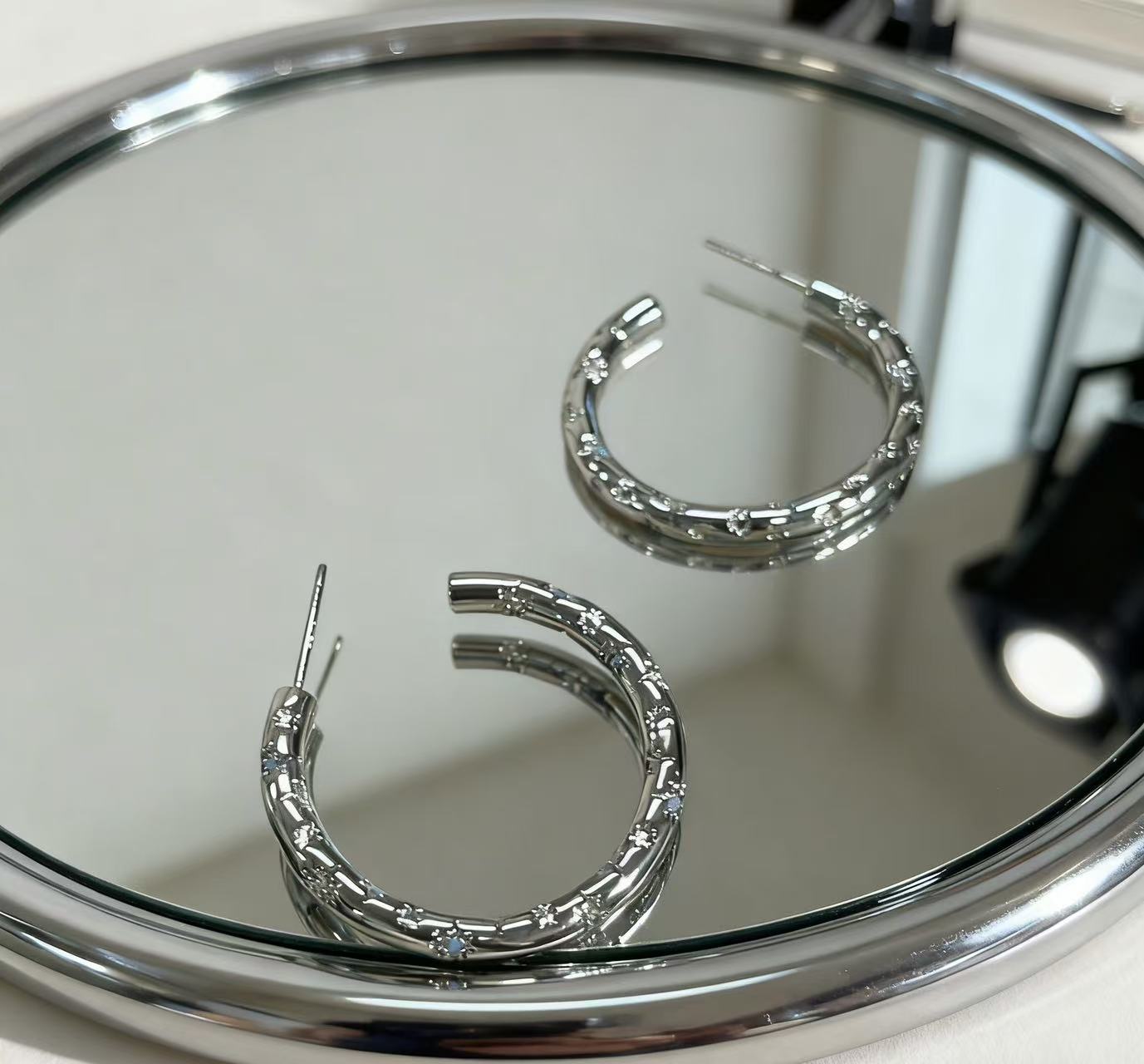 【越美丽】--V银意大利精工拉丝质感高级极简耳饰yx3918