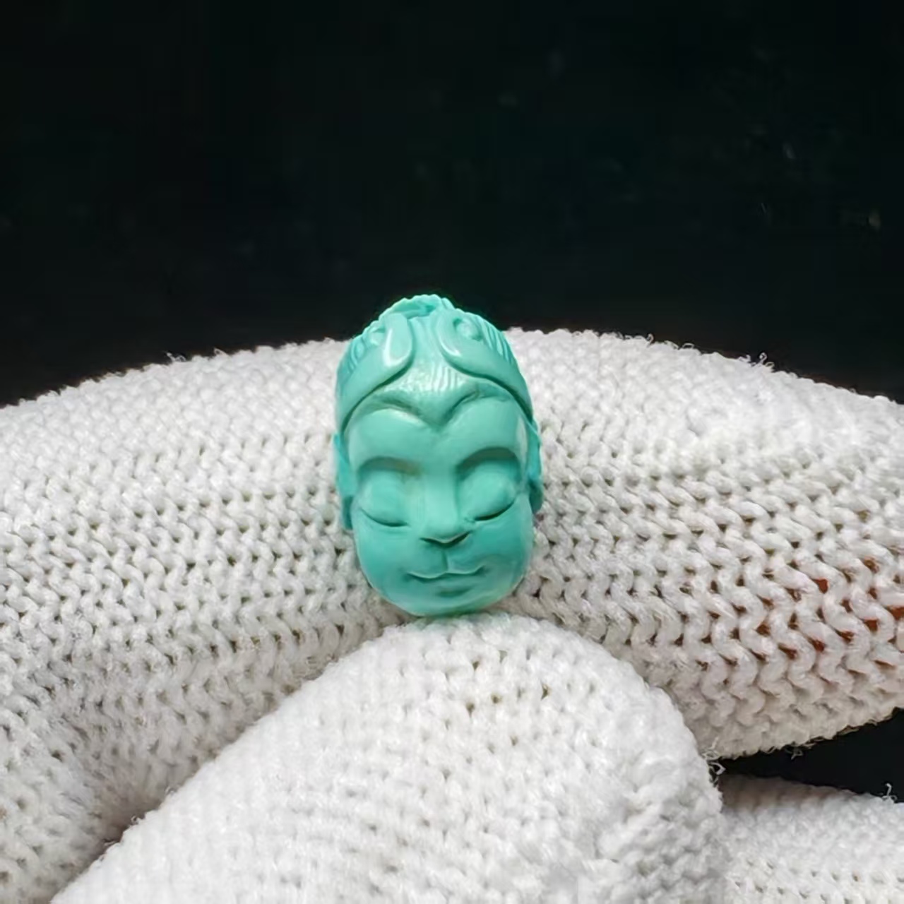 天然绿松石雕刻人物款悟空，精工雕刻尺寸8.5*13高瓷，喜欢直接下单
