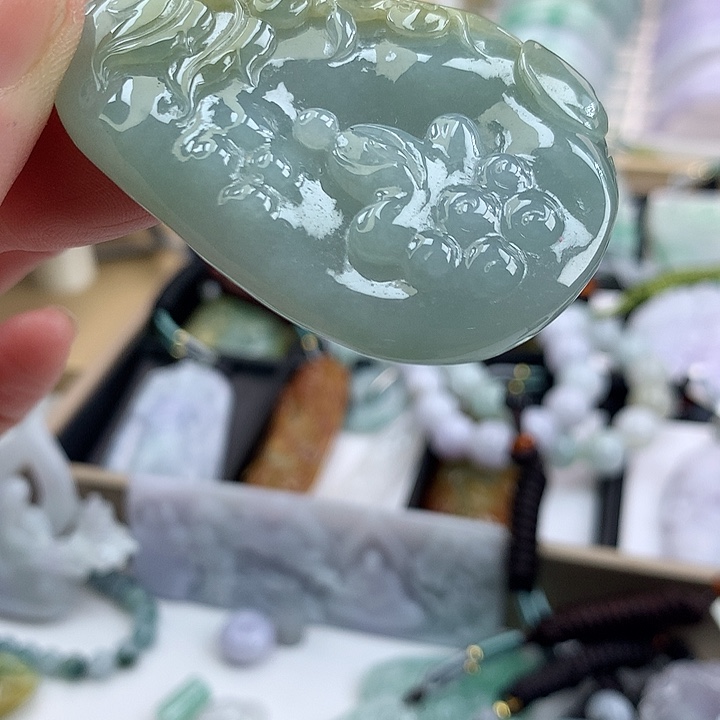 翡翠颈饰未镶嵌吊坠