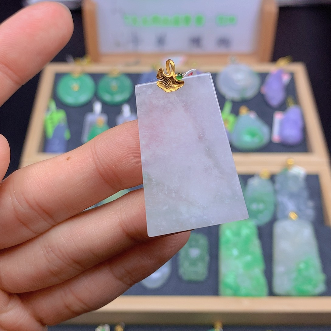 翡翠颈饰18K金镶嵌翡翠