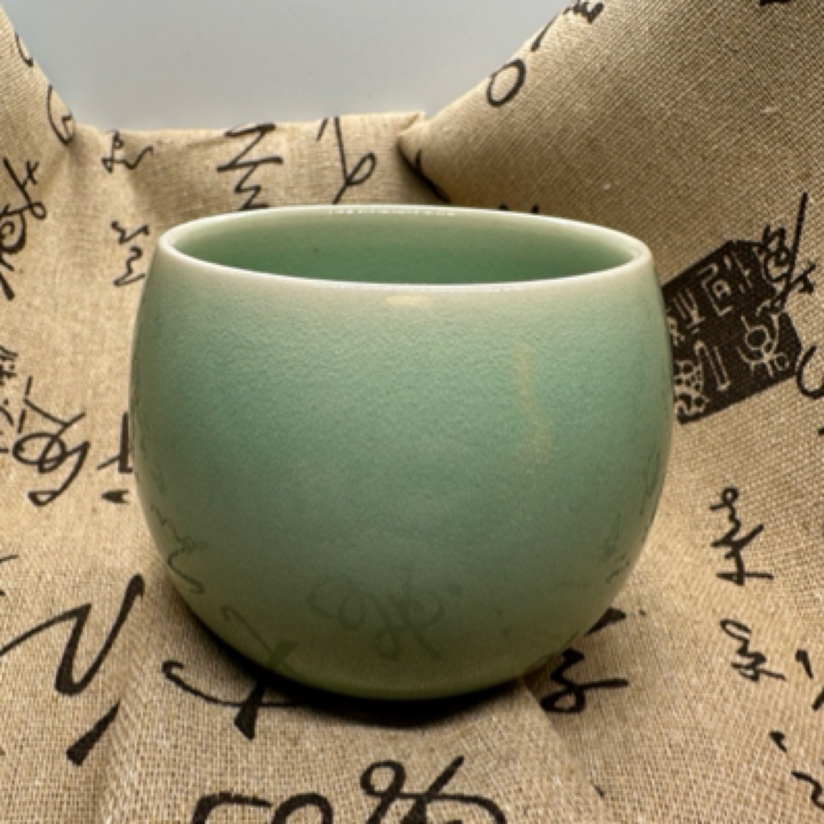 钧瓷茶杯省工老师李小虎，九秋风露越窑开，夺得千峰翠色来