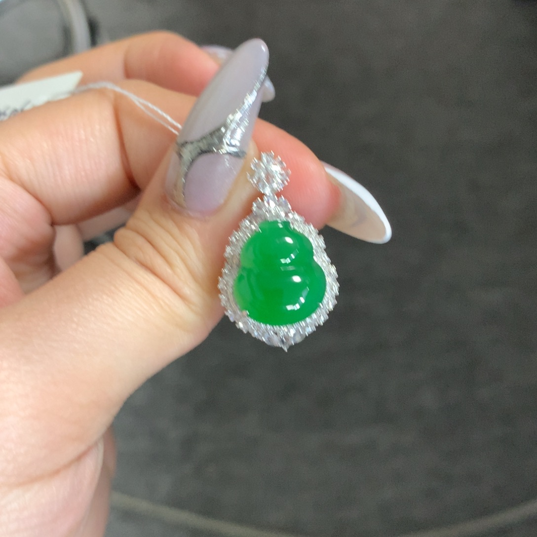 翡翠颈饰18K金镶嵌翡翠