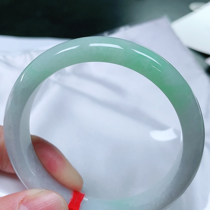 翡翠手镯未镶嵌翡翠手镯未镶嵌