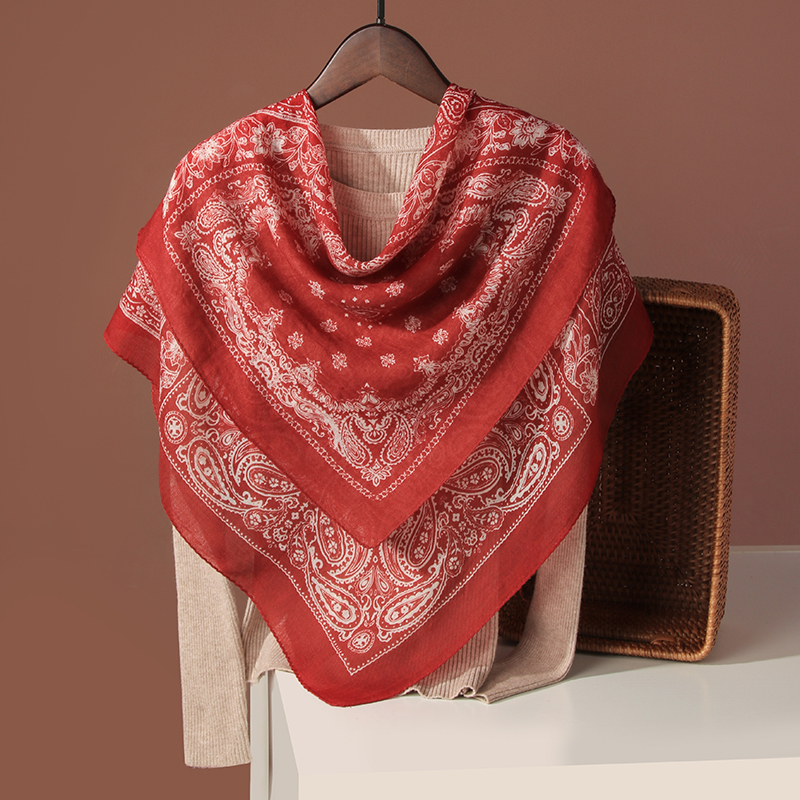 2025新款时尚印花设计200支水溶羊毛80*80方巾丝绒披肩围巾