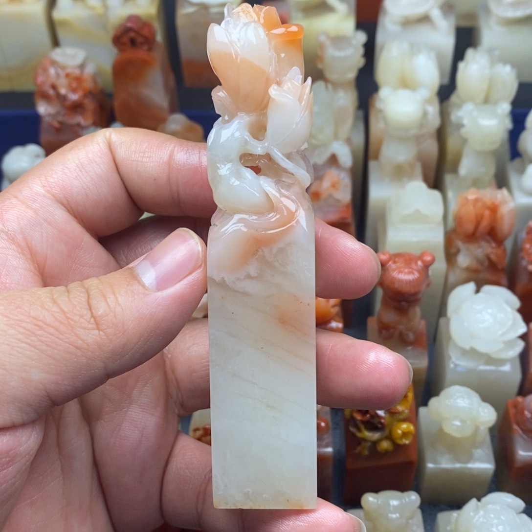 寿山石印石老挝巧雕 玉兰花