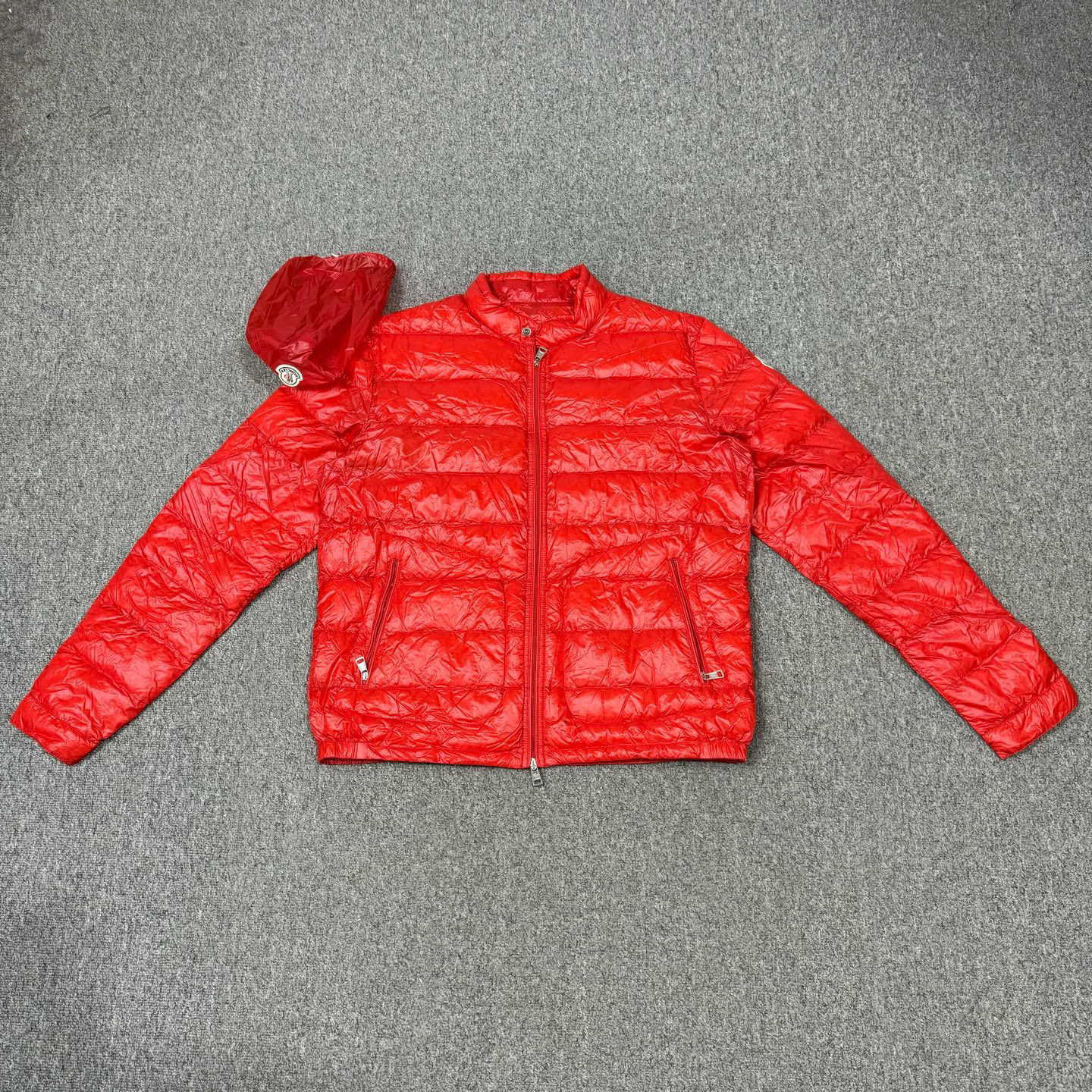 99新 MONCLER 18937837 Acorus红色徽标刺绣羽绒服夹克 5码99新