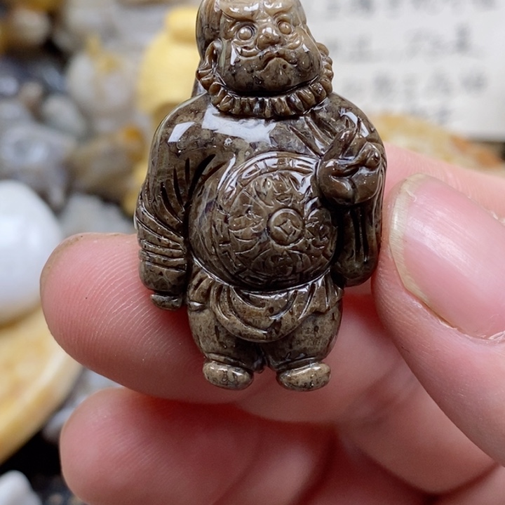 颈饰未镶嵌硅化珊瑚（珊瑚玉）