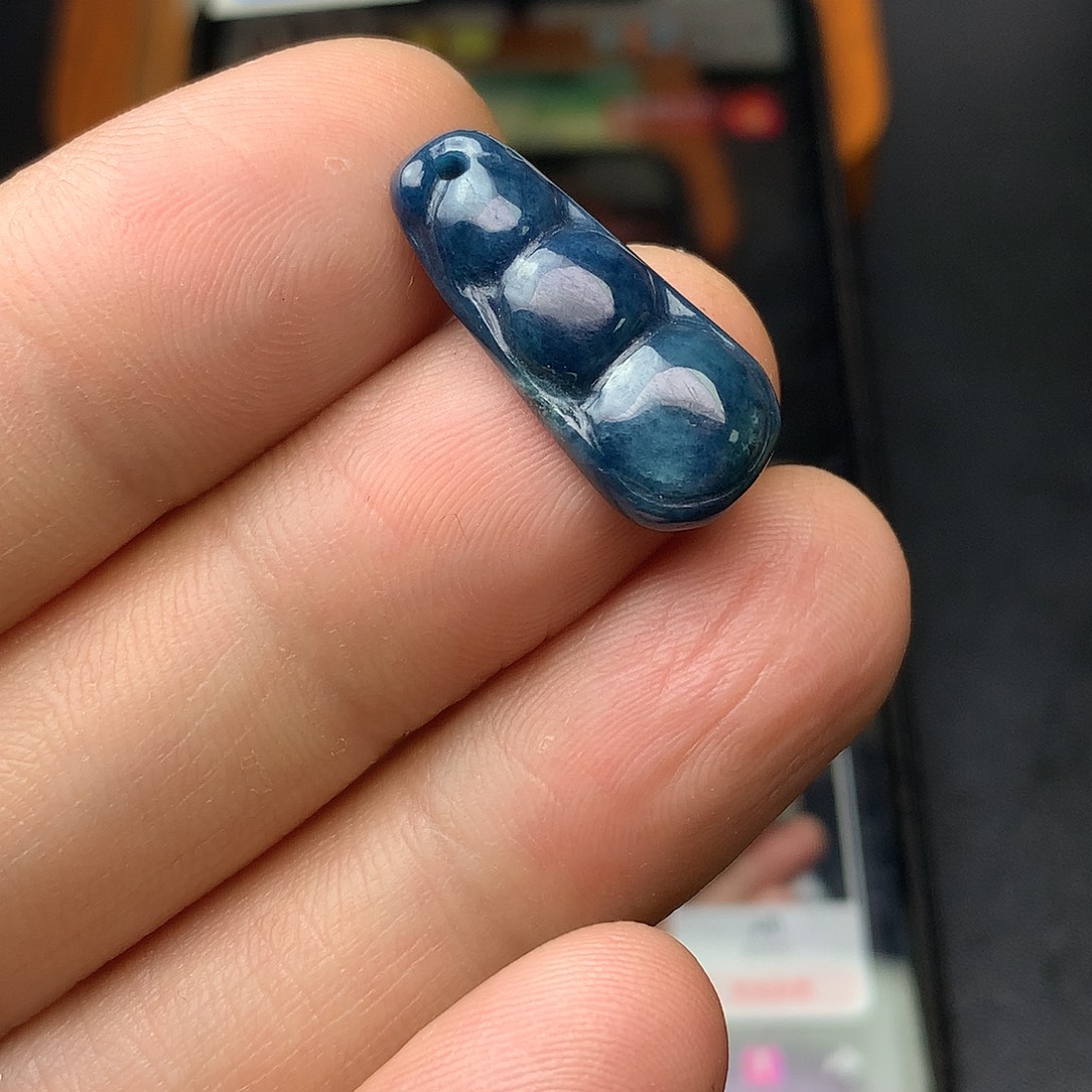 翡翠未镶嵌颈饰翡翠首饰和翡翠珠宝