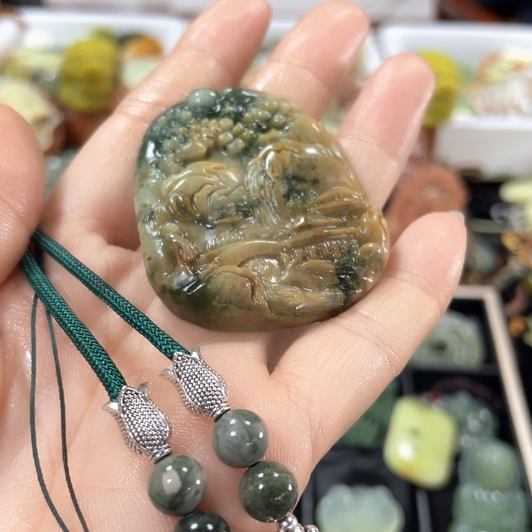 蛇纹石玉颈饰未镶嵌