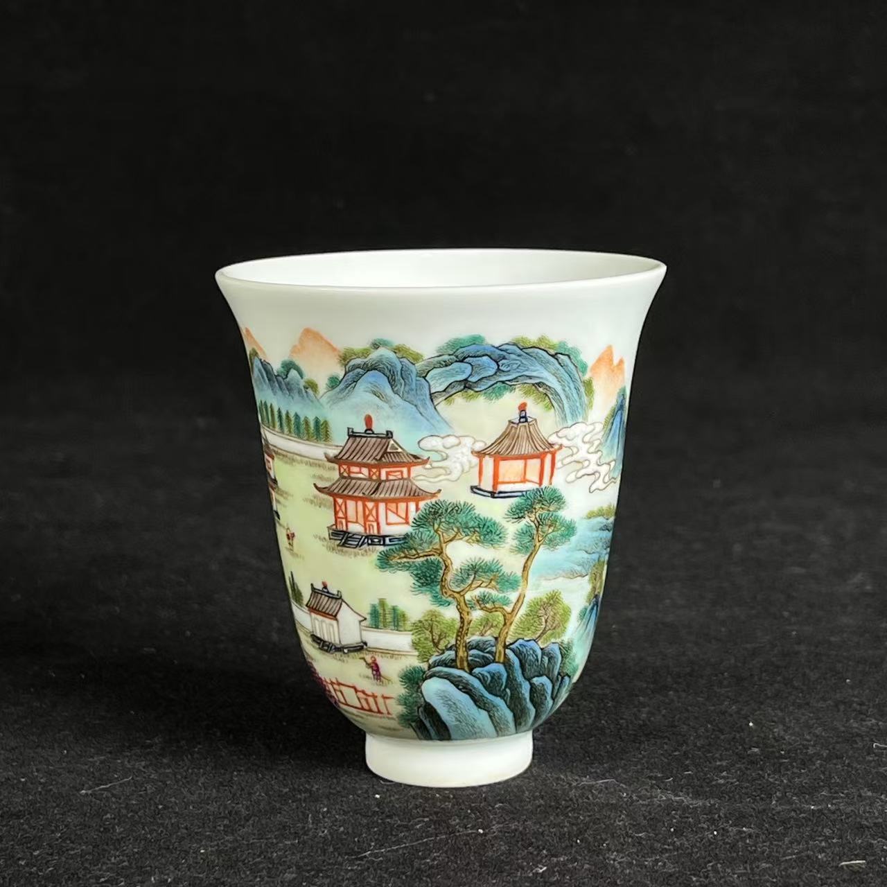 F粉彩山水通景纹铃铛杯