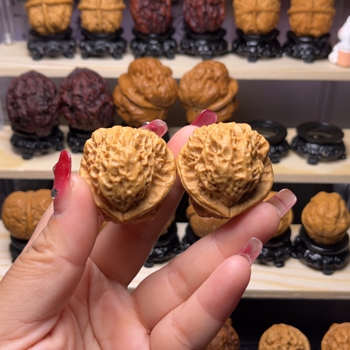 文玩核桃吊坠11w珊瑚纹蛤蟆头37尺