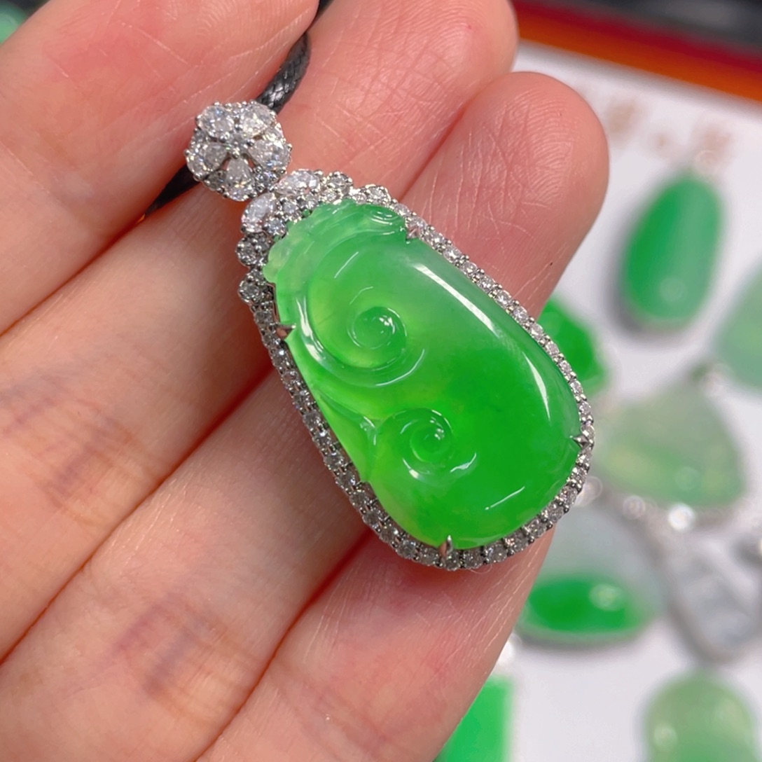 岁****翡翠18K金镶嵌吊坠(不含链)