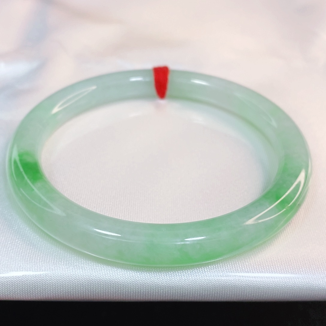 翡翠手镯未镶嵌54圈口圆条