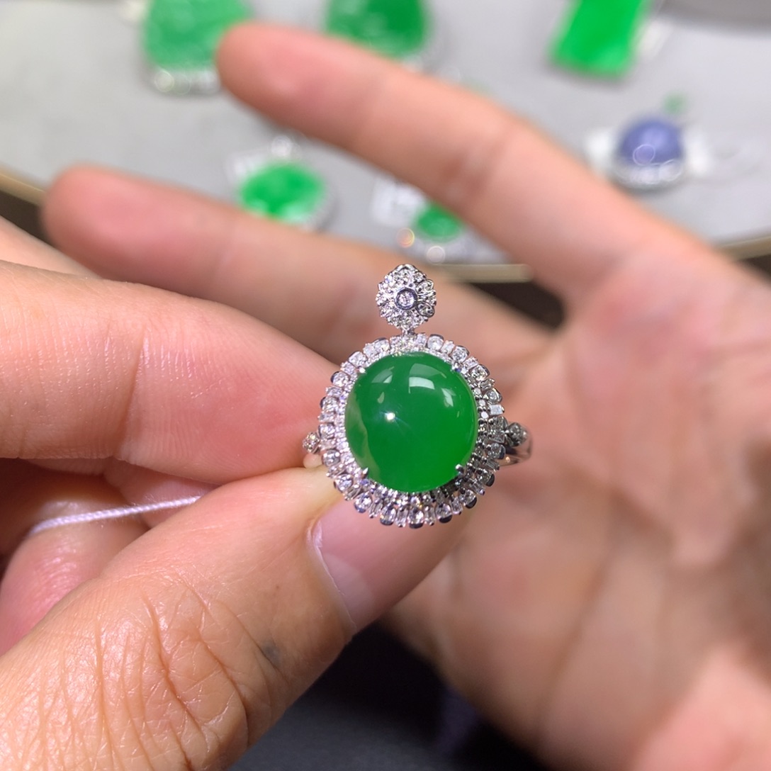 翡翠戒指18K金镶嵌翡翠