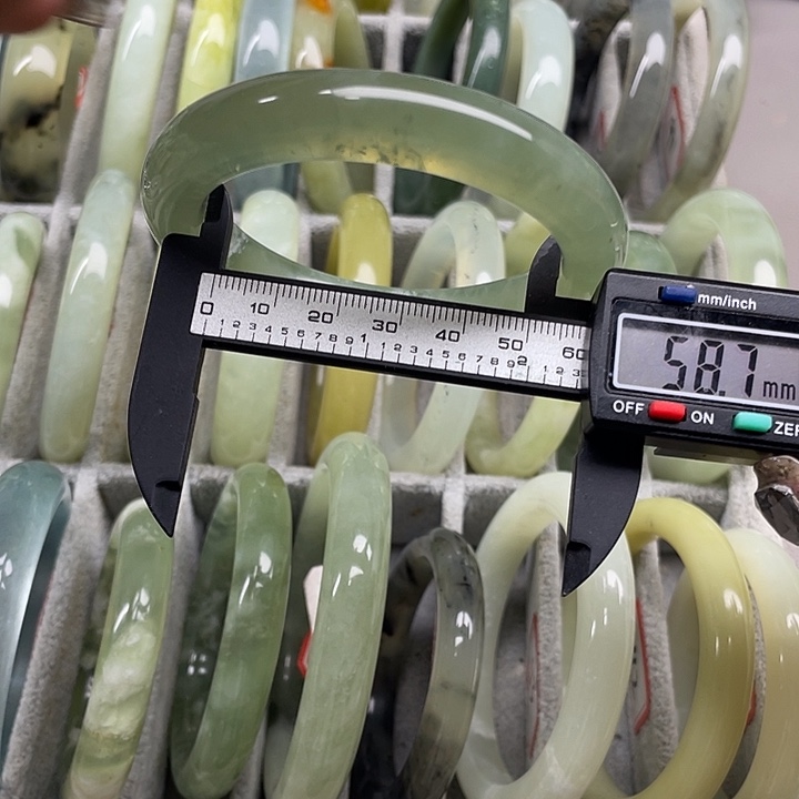 蛇纹石玉未镶嵌手镯120