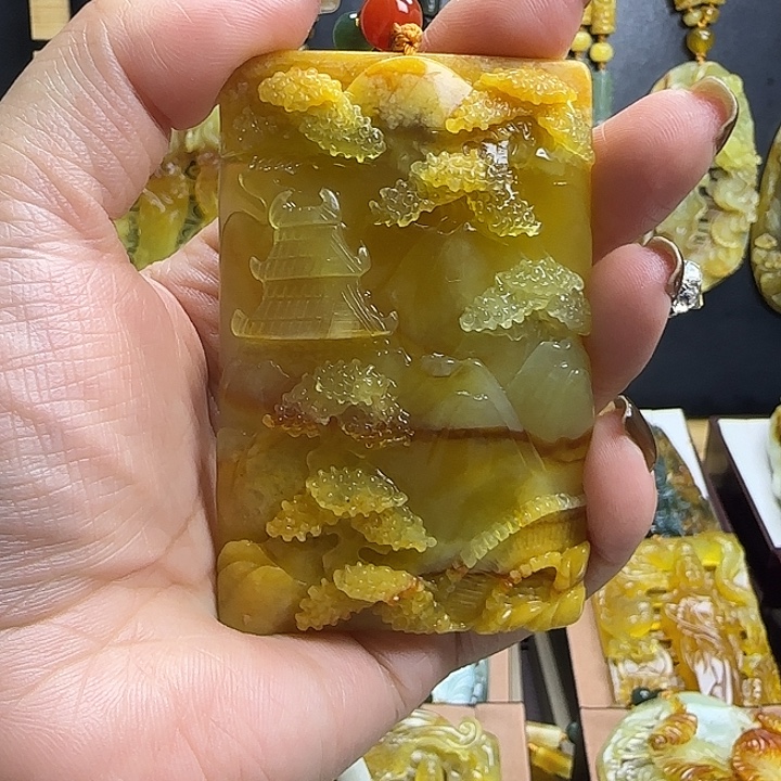 蛇纹石玉未镶嵌颈饰