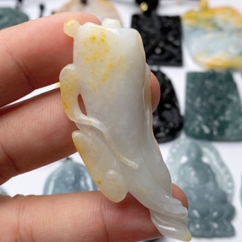 翡翠颈饰未镶嵌翡翠