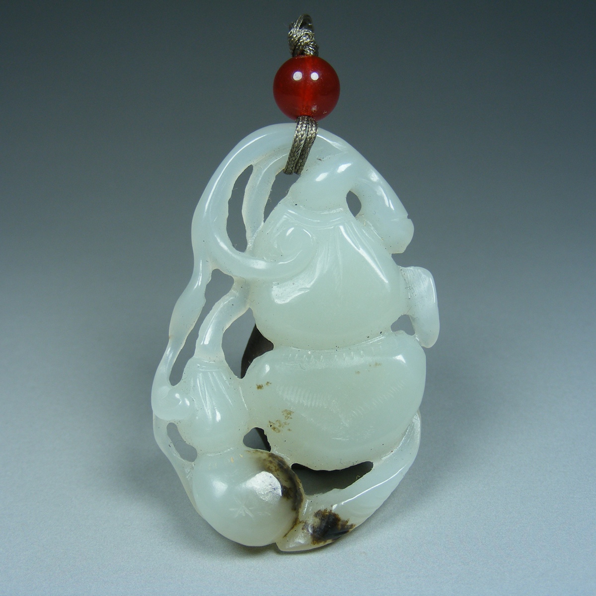 清中晚期老和田白玉带皮沁双面工镂空子母葫芦佩