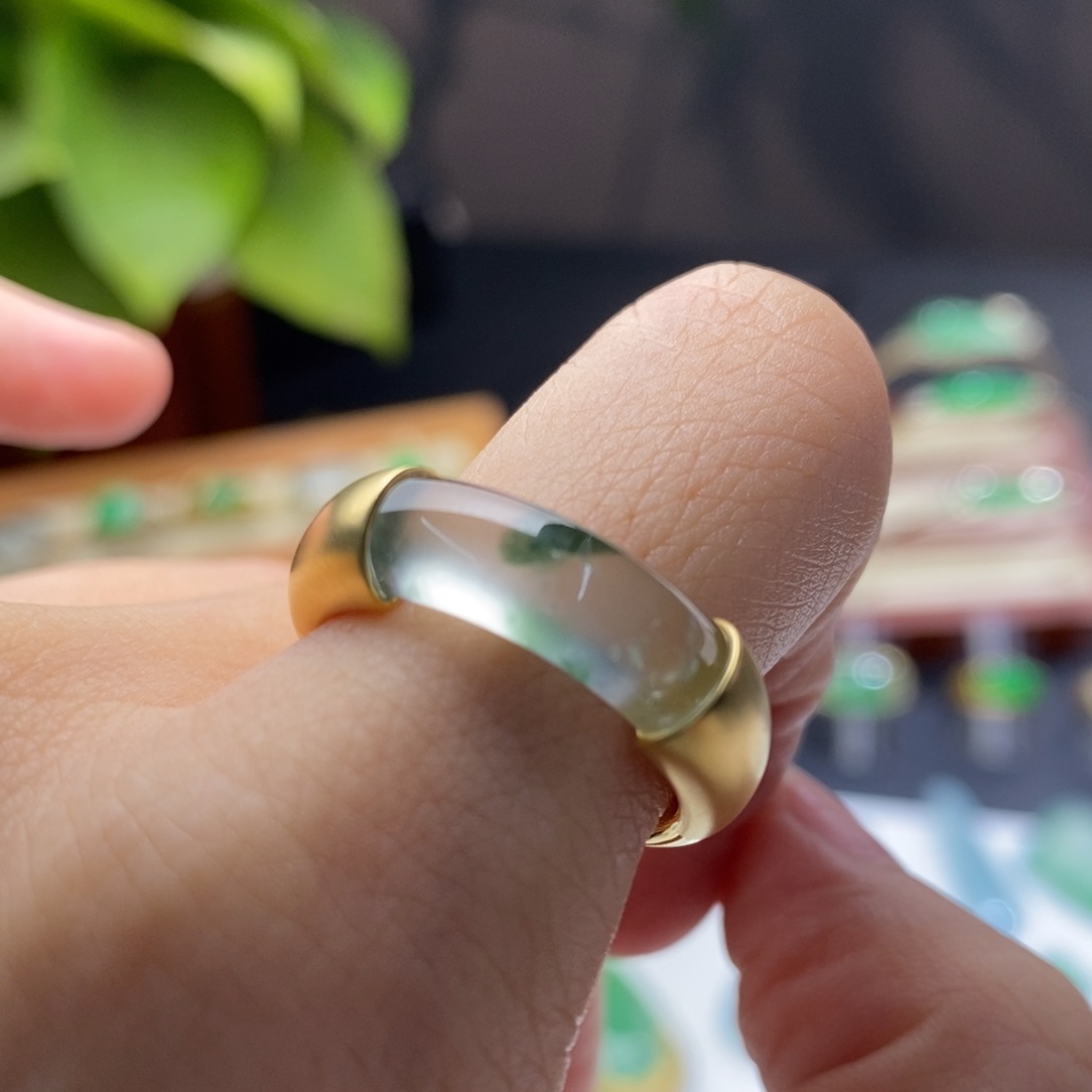 翡翠18K金镶嵌戒指戒指