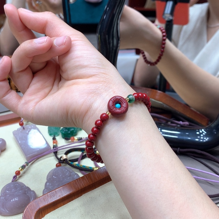 石英质玉颈饰合金