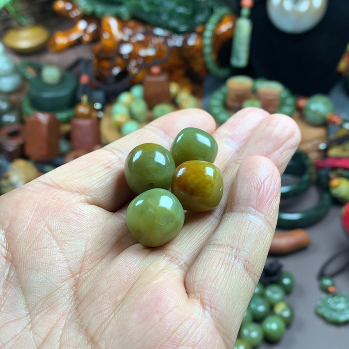 透闪石质玉吊坠未镶嵌麦*图