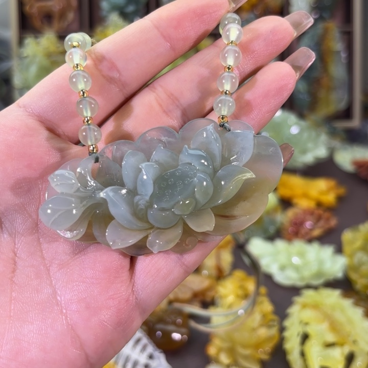 未镶嵌蛇纹石玉颈饰