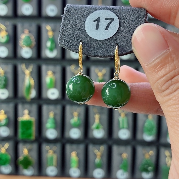 和田玉18K金镶嵌耳饰