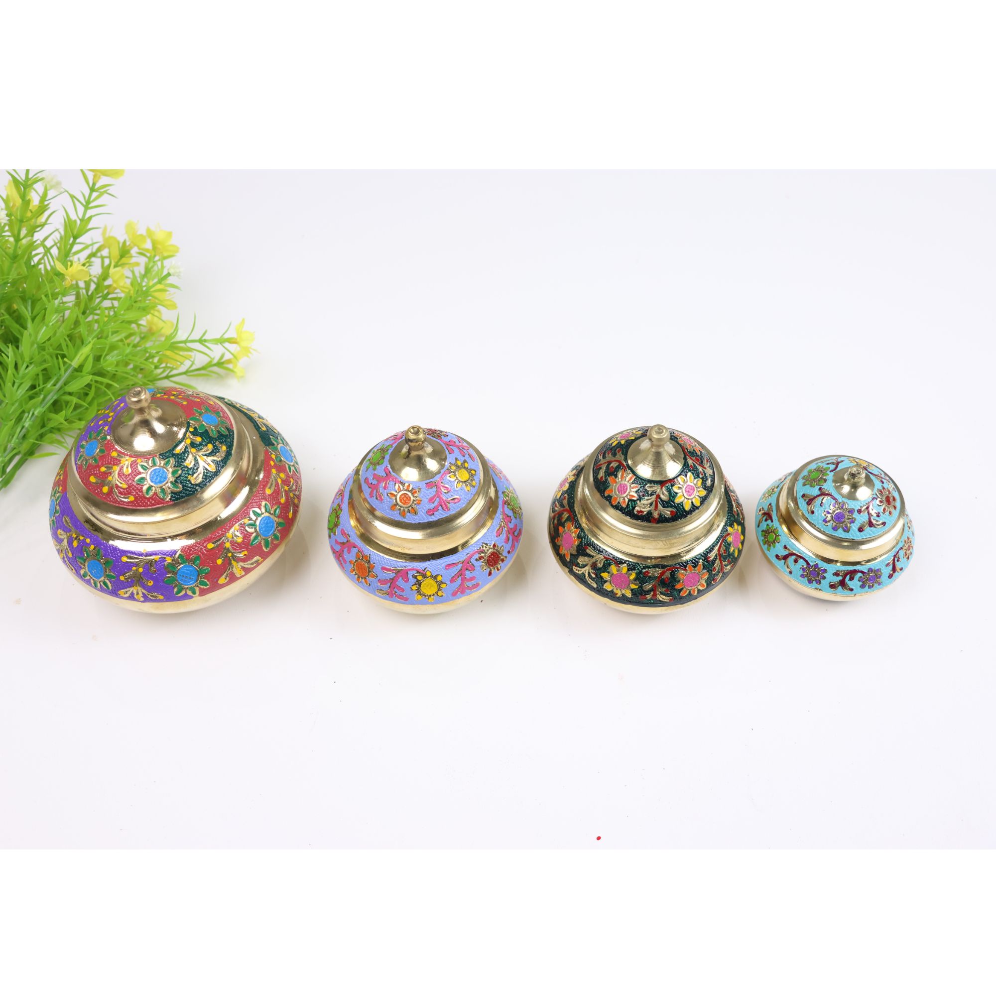 巴基斯坦黄铜工艺小储物罐桌面摆件