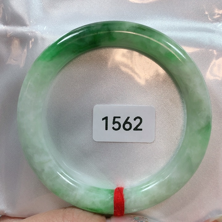 翡翠手镯未镶嵌禅*?天然翡翠手镯56