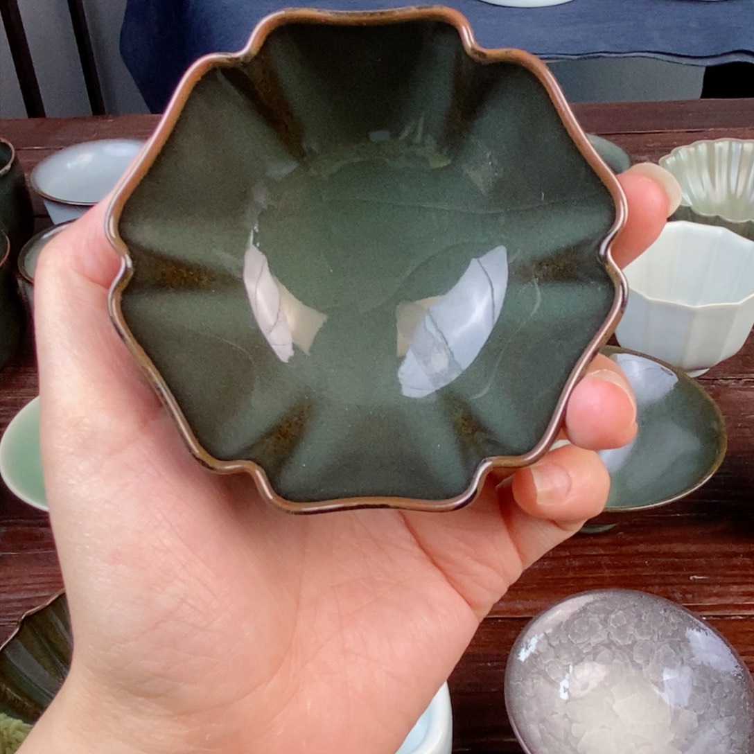 铁胎梅子青花口杯 开片 