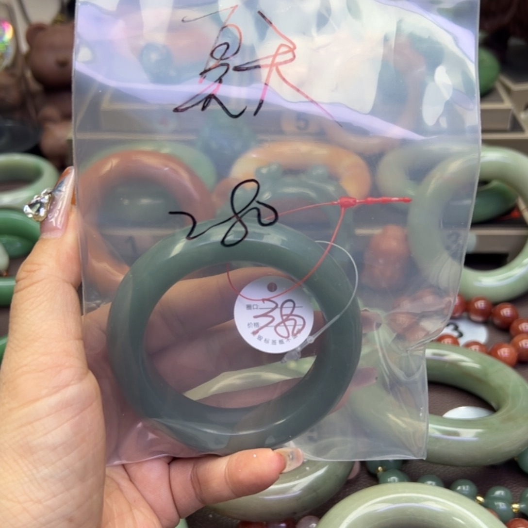 未镶嵌手镯石英岩玉吾**天