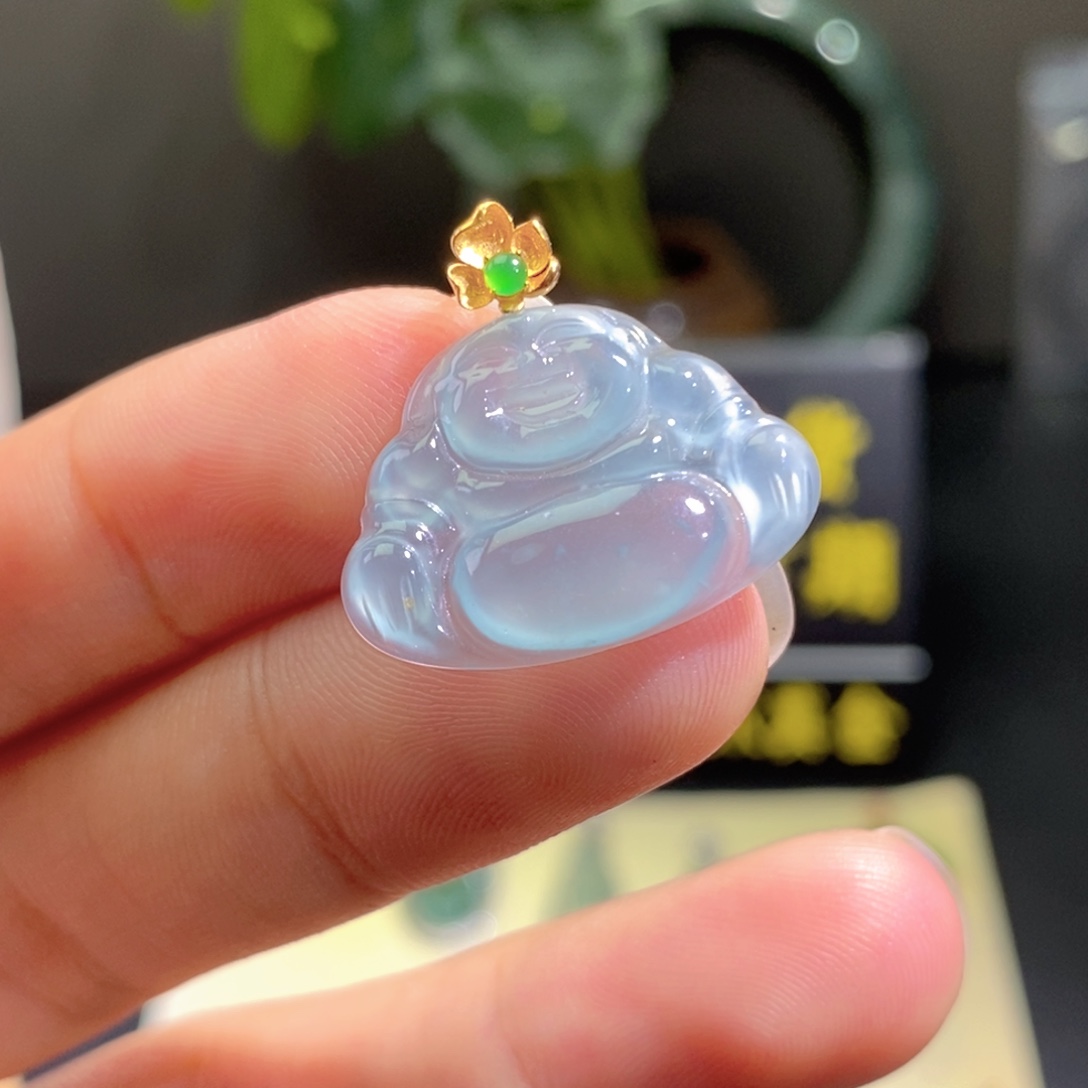 翡翠18K金镶嵌颈饰吊坠