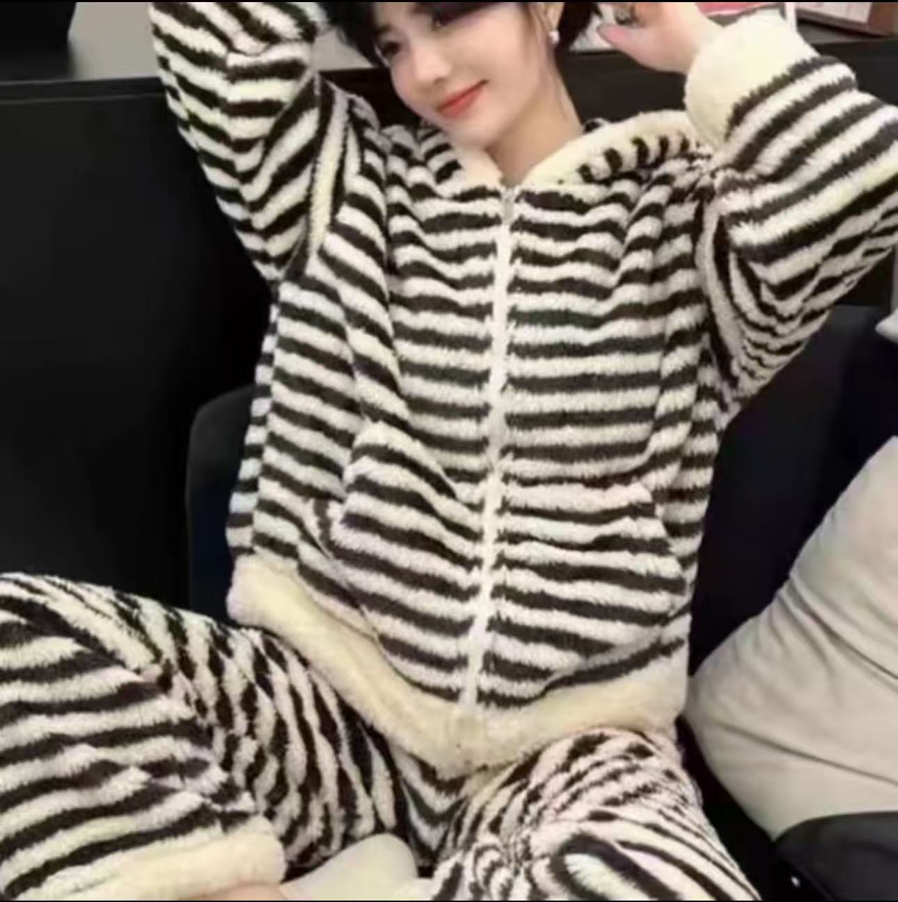 [發财专属]韩版黑白条纹斑马纹秋冬款保暖睡衣时尚休闲连帽宽松