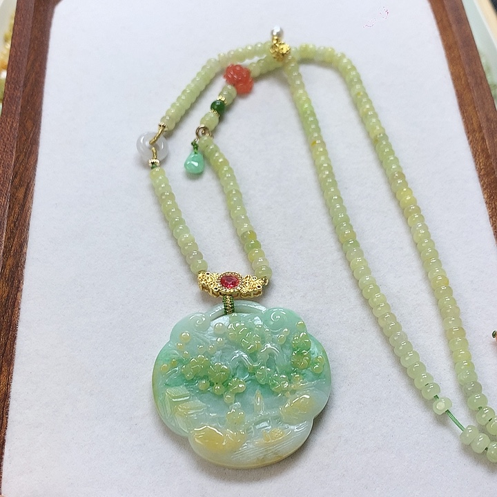 翡翠颈饰未镶嵌吊坠