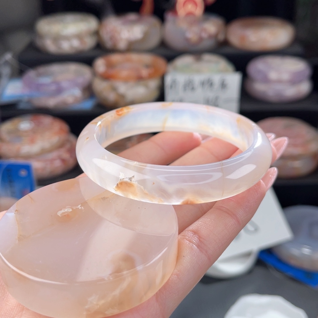 石英质玉手镯未镶嵌56