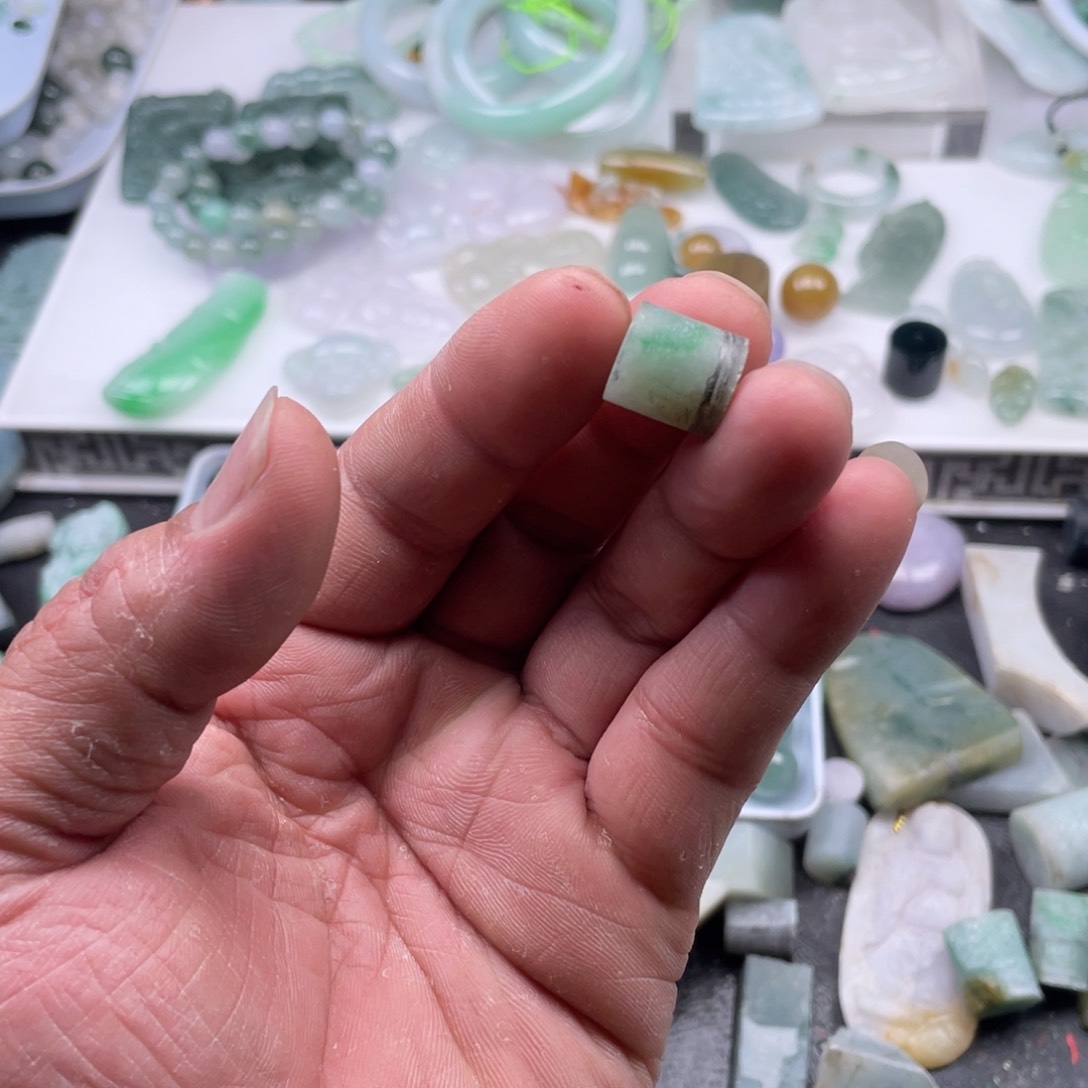 定制翡翠未镶嵌你****?