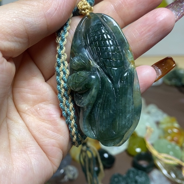 蛇纹石玉吊坠未镶嵌