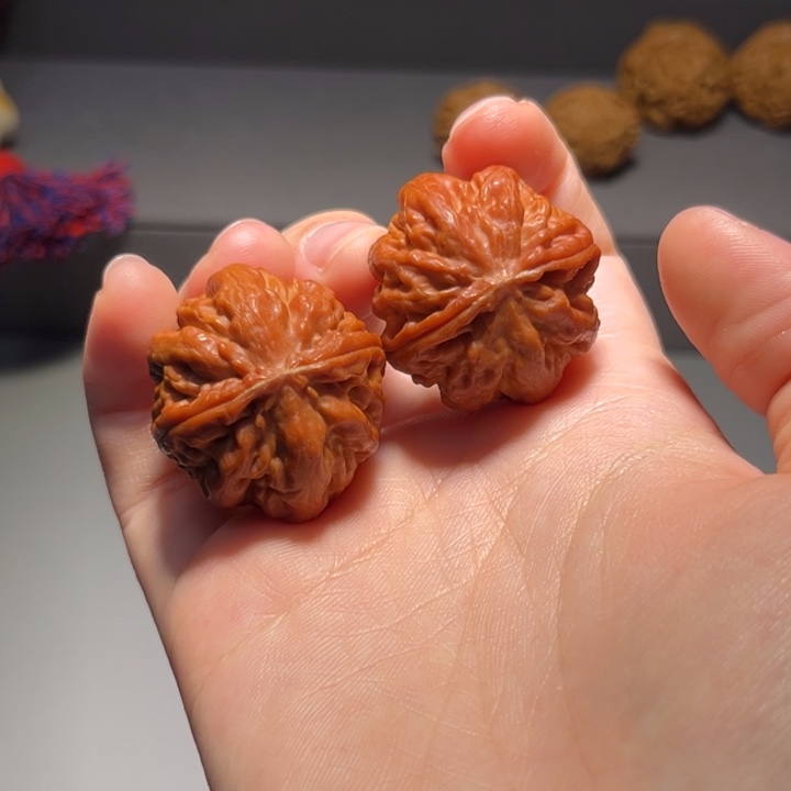 文玩核桃把件八筋聚顶074