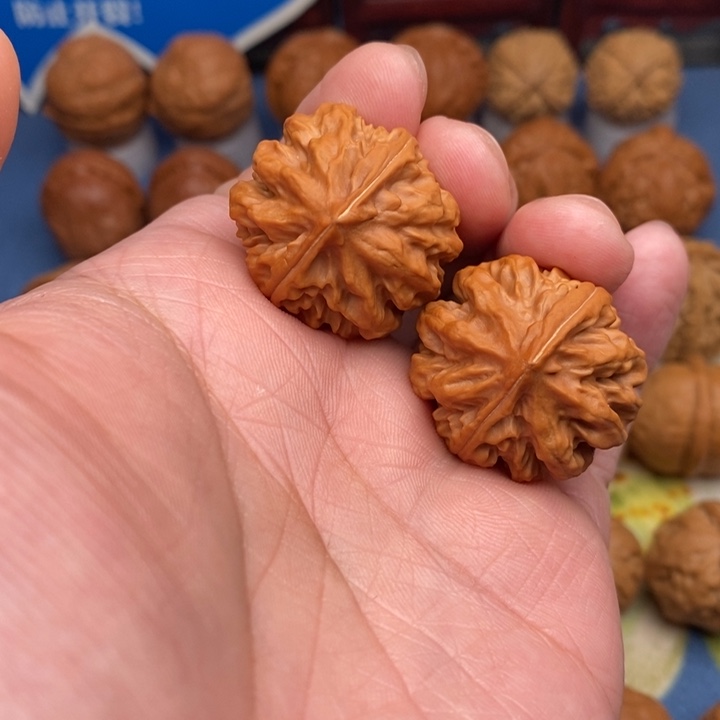 文玩核桃把件帝王龙脊