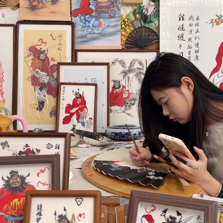 强***强国画李老师李老师框