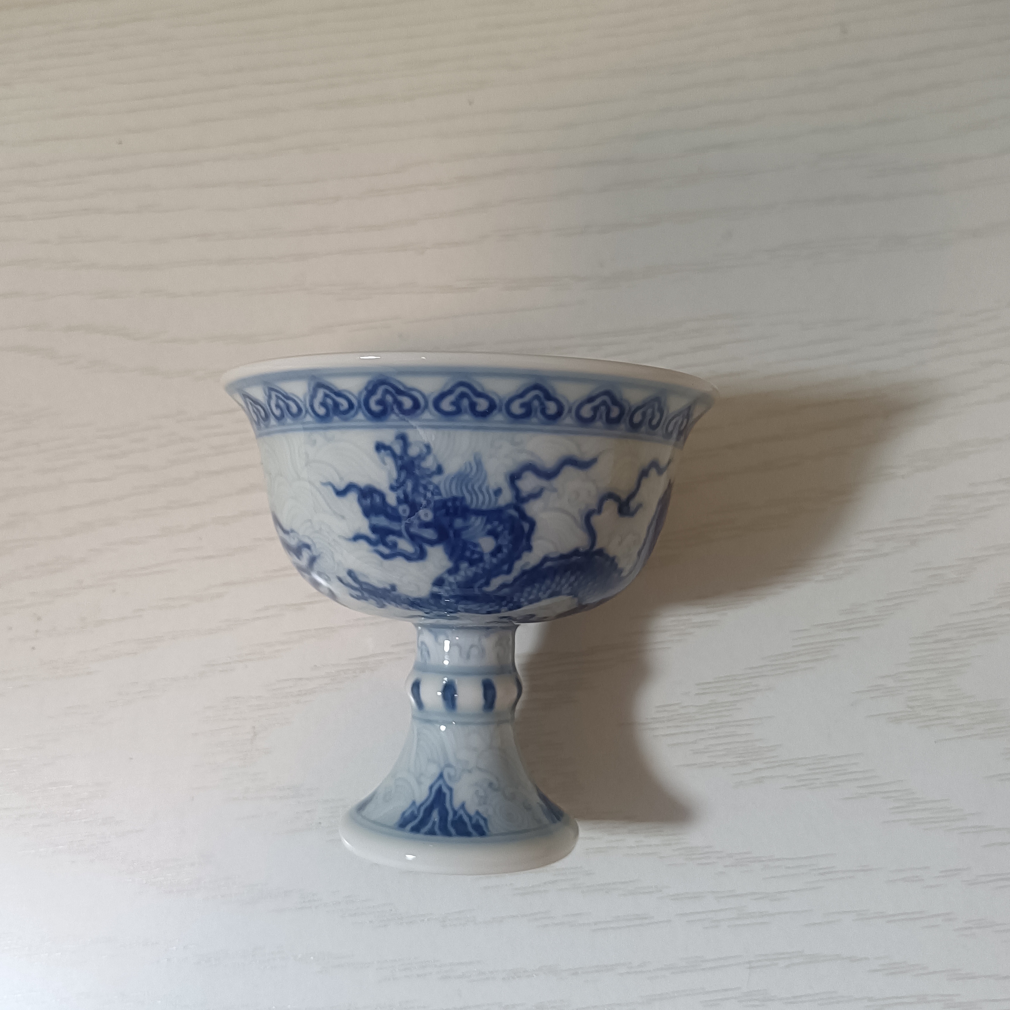 青花淡海水龙凤呈祥高足杯