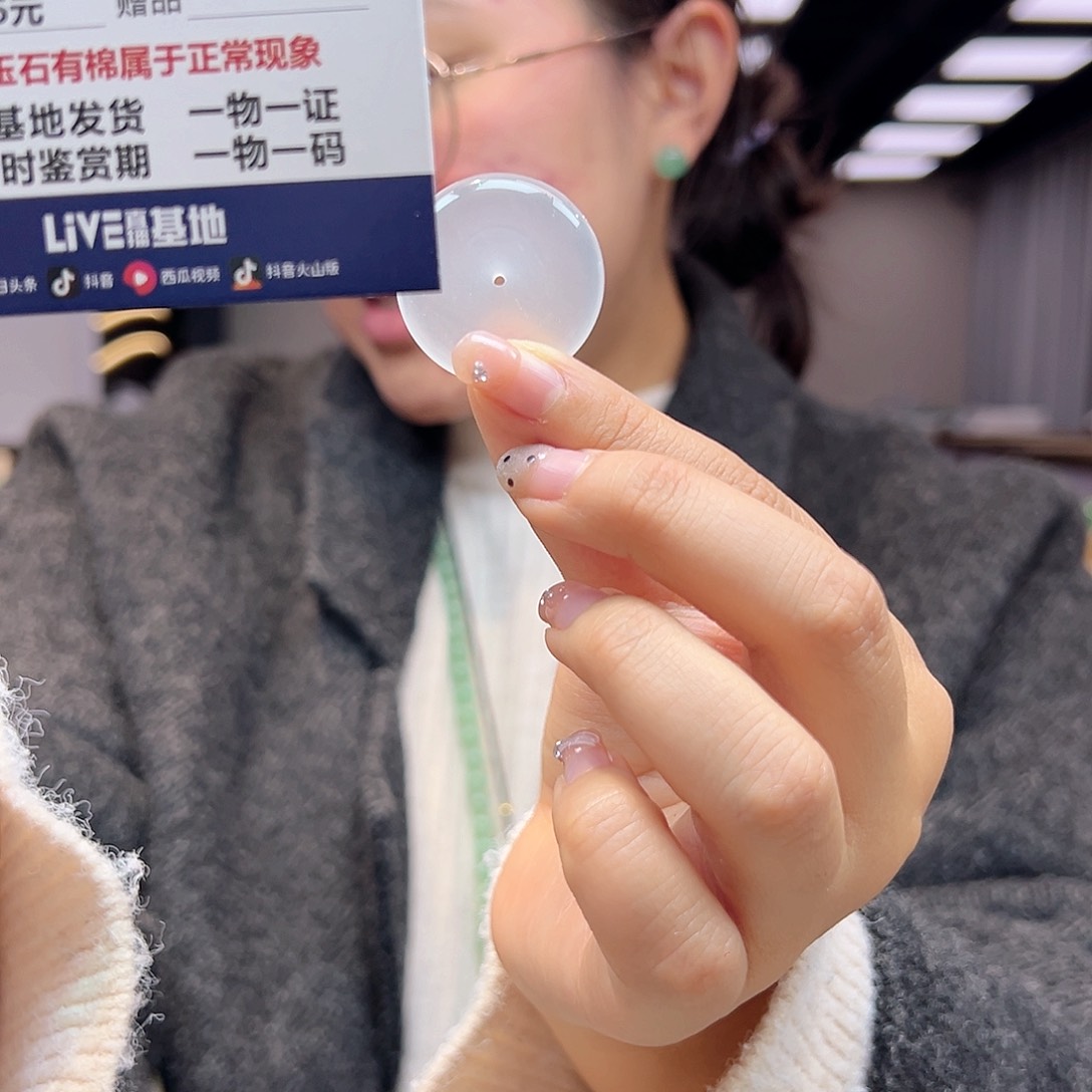 石英质玉颈饰未镶嵌