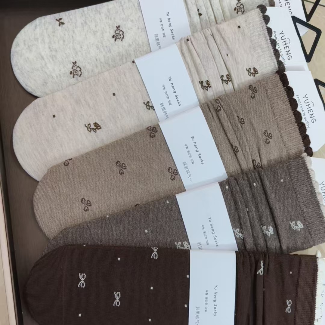 小图案花边中筒袜