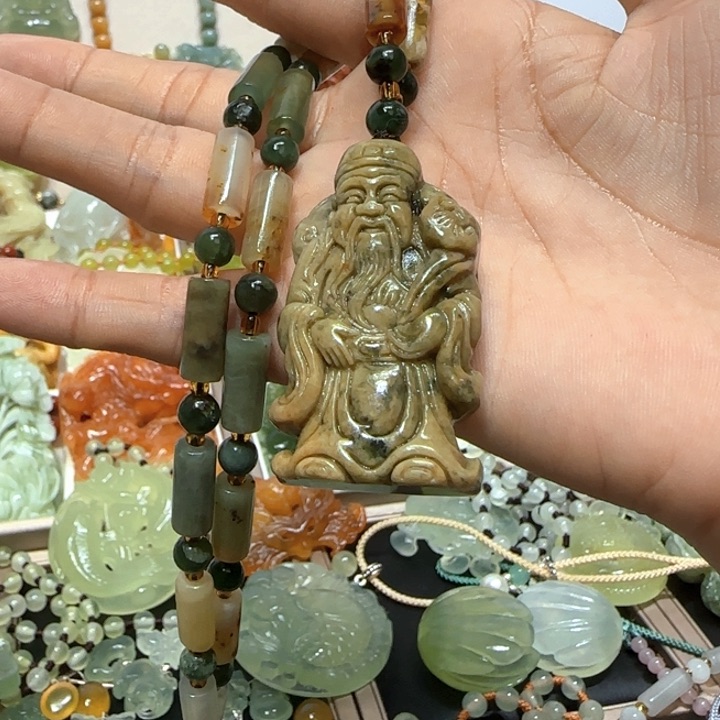 蛇纹石玉未镶嵌吊坠吃**福