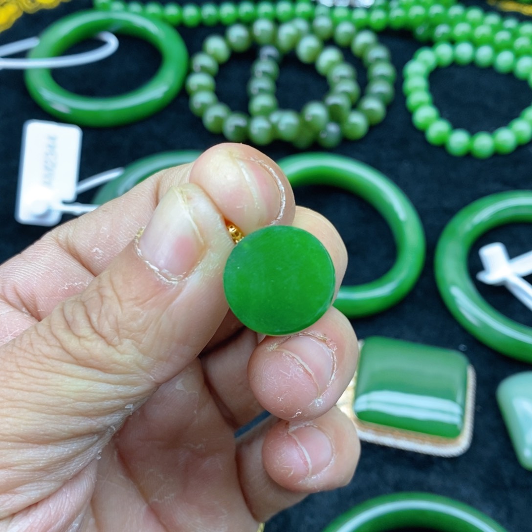 和田玉（碧玉）颈饰18K金镶嵌